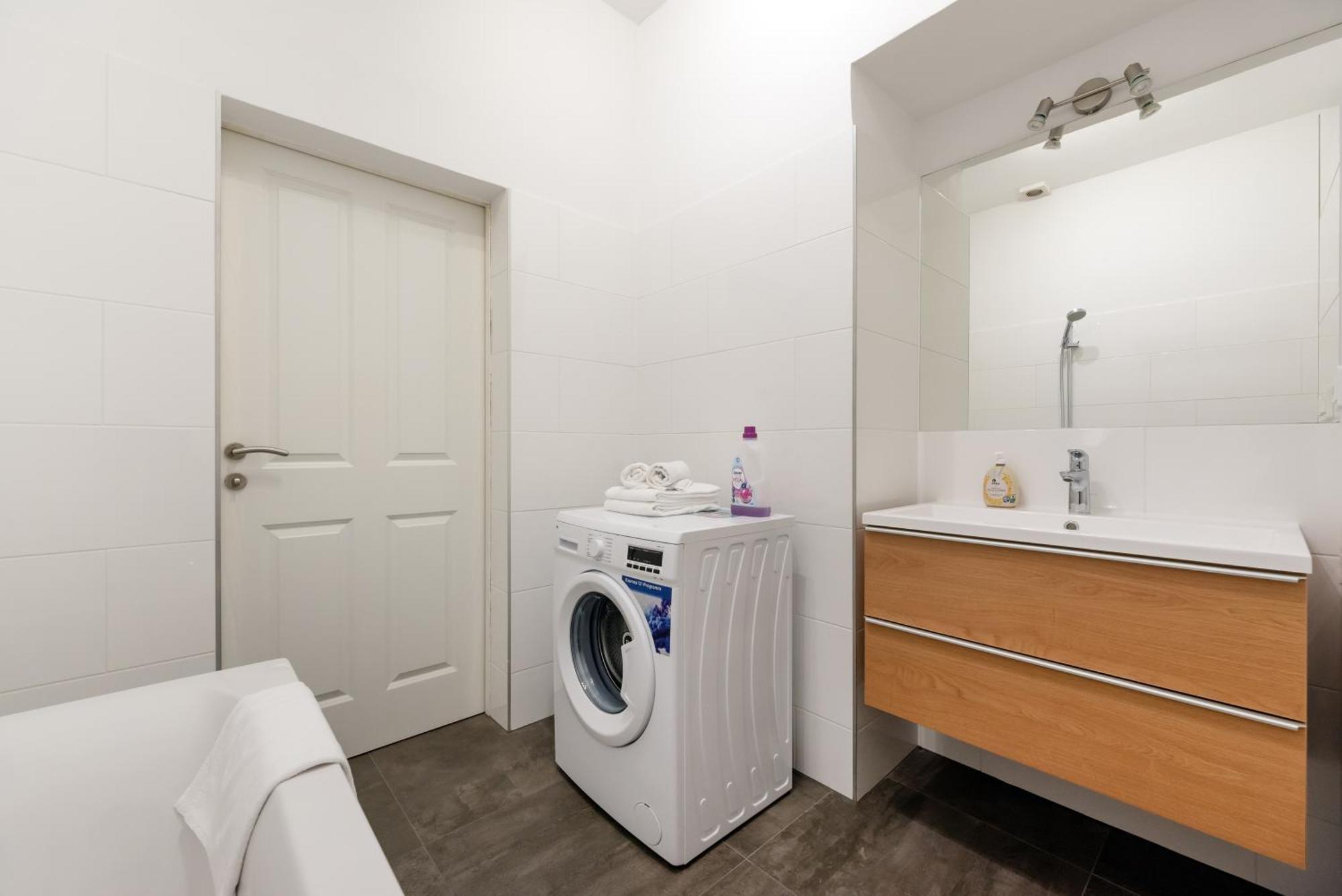Zentrale Lage Mit Direkter Anbindung Ans Zentrum * Wien